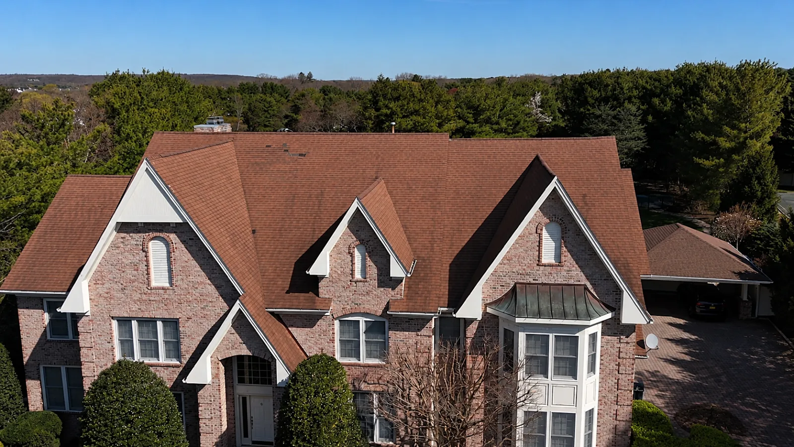 Roofing contractor working on a home in Wantagh, NY
